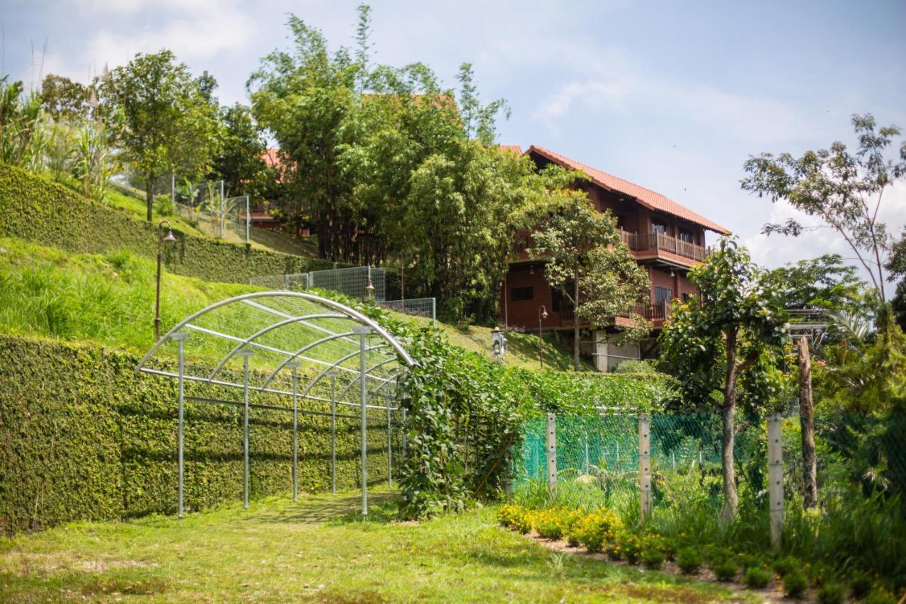 Red House The Garden Stay In Bukit Tinggi By Play Bentong Eksteriør bilde