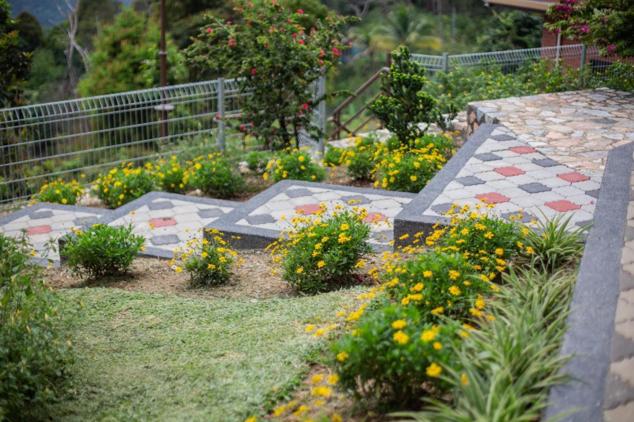 Red House The Garden Stay In Bukit Tinggi By Play Bentong Eksteriør bilde