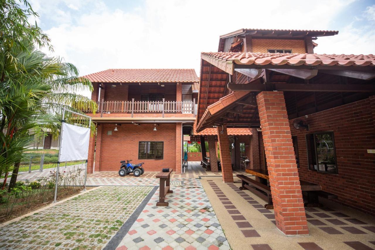 Red House The Garden Stay In Bukit Tinggi By Play Bentong Eksteriør bilde